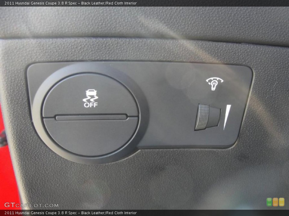 Black Leather/Red Cloth Interior Controls for the 2011 Hyundai Genesis Coupe 3.8 R Spec #40289802