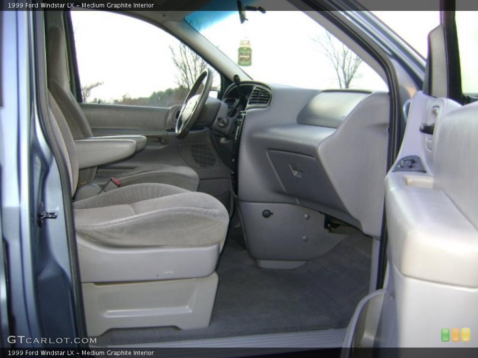 Medium Graphite Interior Photo for the 1999 Ford Windstar LX #40306512
