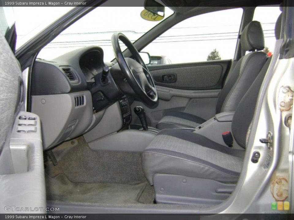 Gray Interior Photo for the 1999 Subaru Impreza L Wagon #40307320