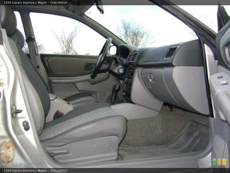 Gray Interior Photo for the 1999 Subaru Impreza L Wagon #40307336