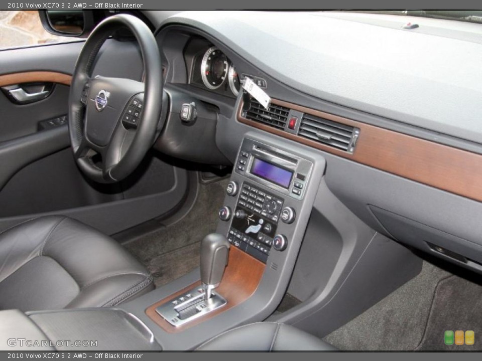 Off Black Interior Photo for the 2010 Volvo XC70 3.2 AWD #40318204