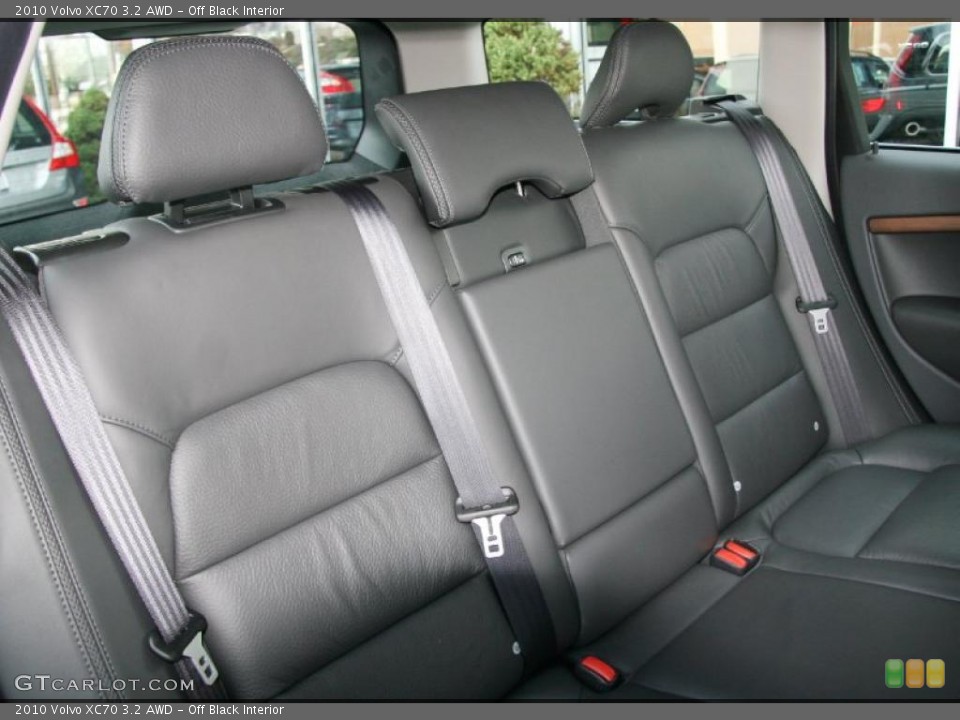 Off Black Interior Photo for the 2010 Volvo XC70 3.2 AWD #40318280