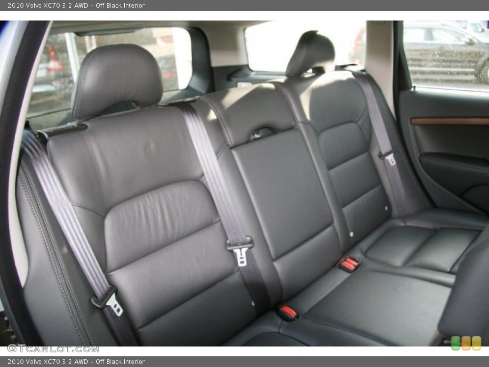 Off Black Interior Photo for the 2010 Volvo XC70 3.2 AWD #40318604
