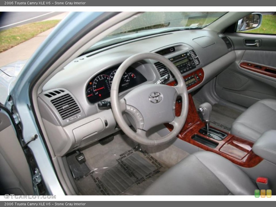 Stone Gray Interior Photo for the 2006 Toyota Camry XLE V6 #40326460