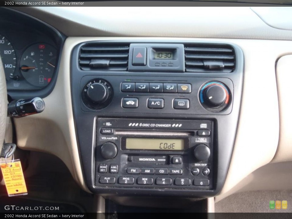 Ivory Interior Controls for the 2002 Honda Accord SE Sedan #40328729