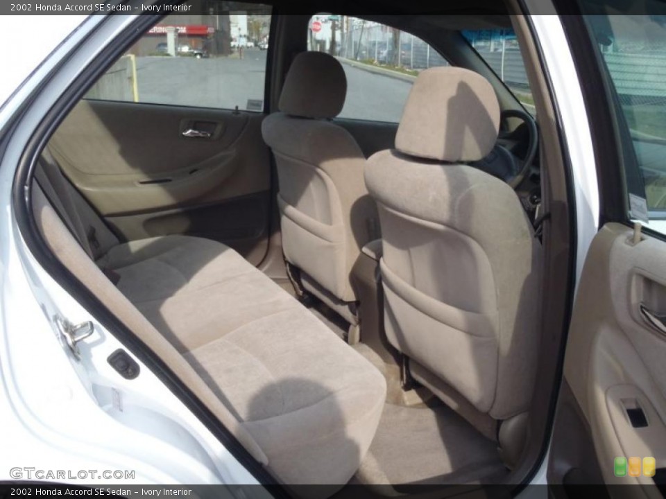 Ivory Interior Photo for the 2002 Honda Accord SE Sedan #40328817
