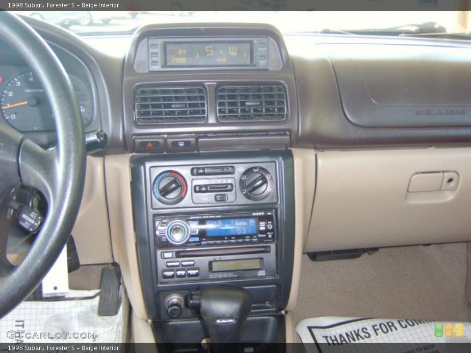 Beige Interior Controls for the 1998 Subaru Forester S #40331809