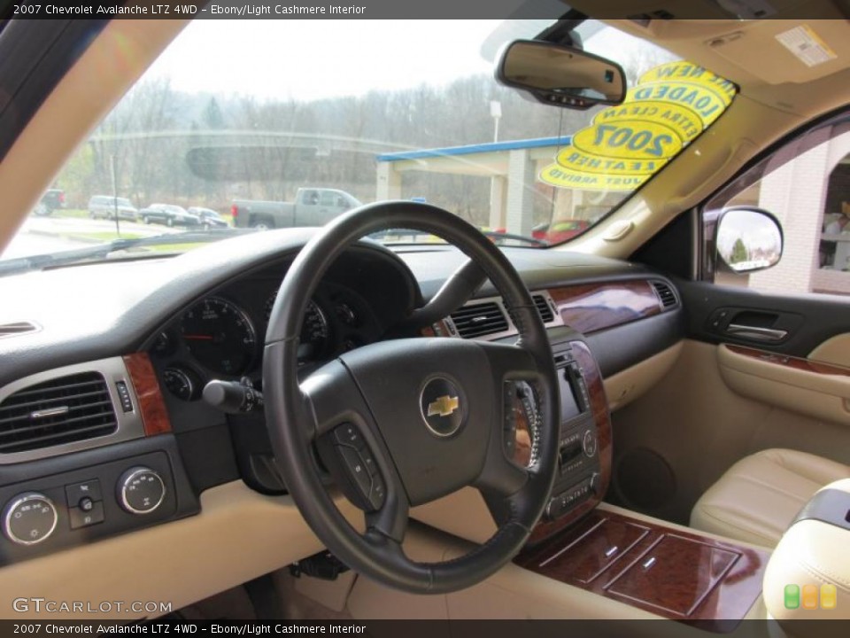 Ebony/Light Cashmere Interior Photo for the 2007 Chevrolet Avalanche LTZ 4WD #40336982