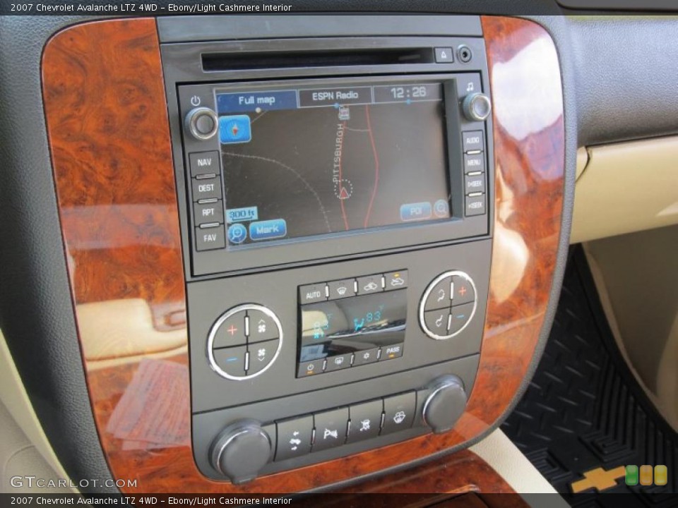 Ebony/Light Cashmere Interior Navigation for the 2007 Chevrolet Avalanche LTZ 4WD #40337062