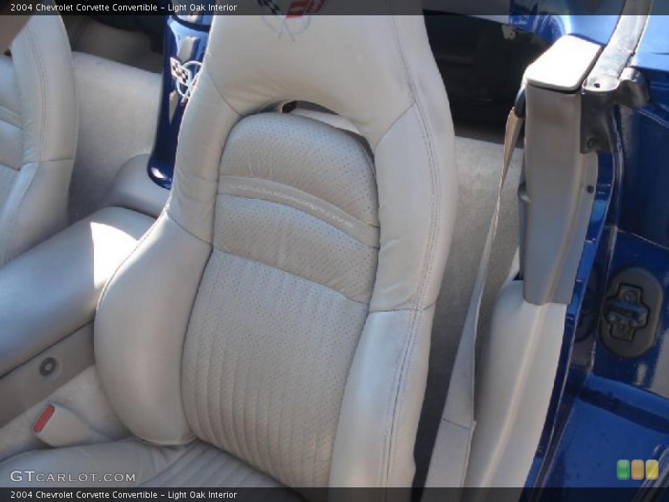 Light Oak Interior Photo for the 2004 Chevrolet Corvette Convertible #40339971