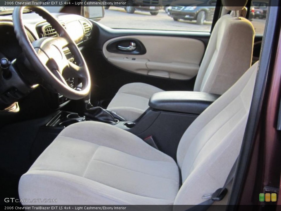 Light Cashmere/Ebony Interior Photo for the 2006 Chevrolet TrailBlazer EXT LS 4x4 #40342412