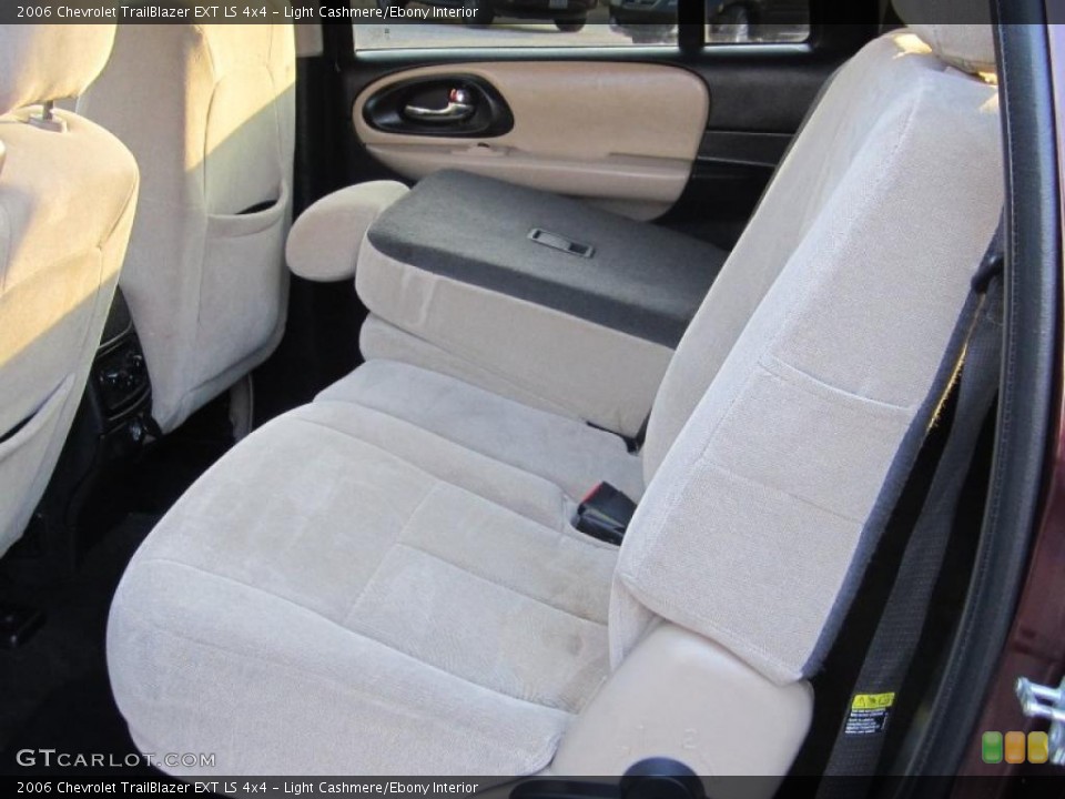 Light Cashmere/Ebony Interior Photo for the 2006 Chevrolet TrailBlazer EXT LS 4x4 #40342420