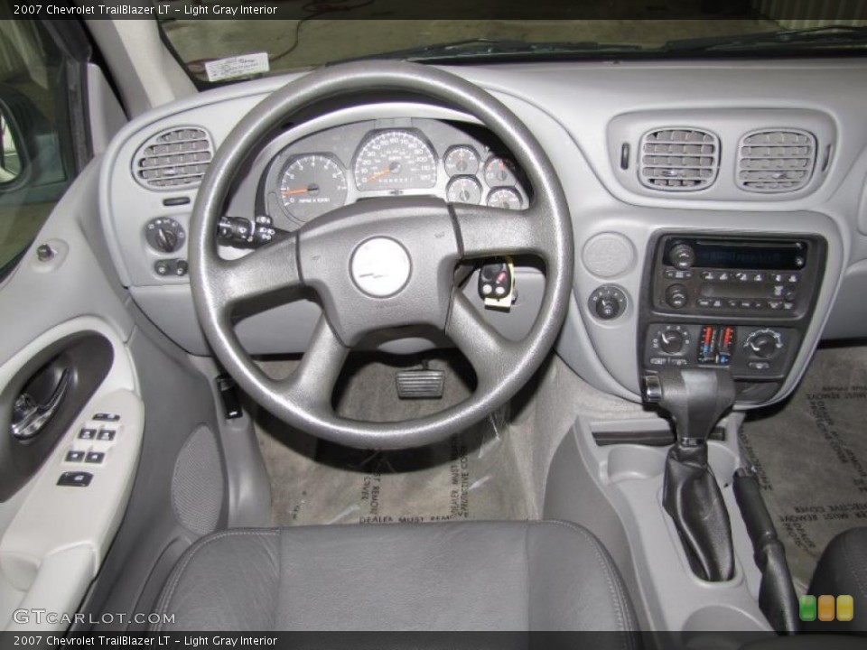 Light Gray Interior Controls for the 2007 Chevrolet TrailBlazer LT #40345266