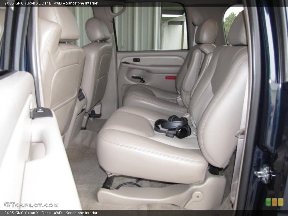 Sandstone Interior Photo for the 2005 GMC Yukon XL Denali AWD #40345850