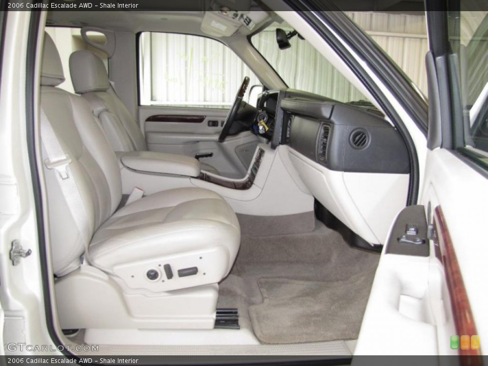 Shale Interior Photo for the 2006 Cadillac Escalade AWD #40346190