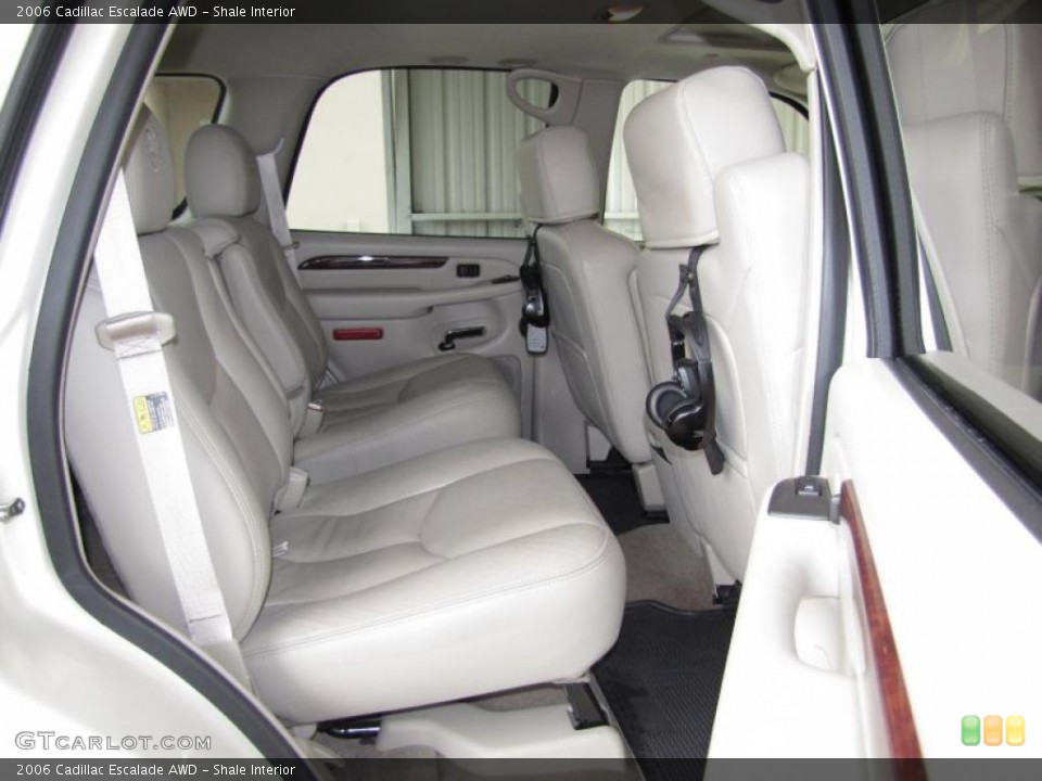 Shale Interior Photo for the 2006 Cadillac Escalade AWD #40346206