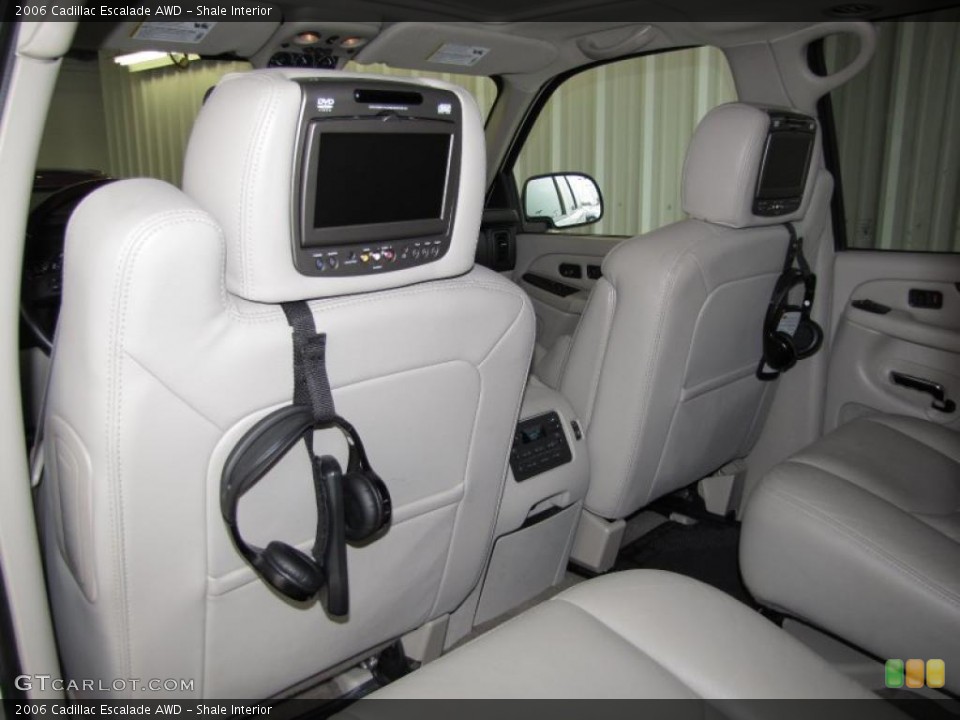 Shale Interior Photo for the 2006 Cadillac Escalade AWD #40346314