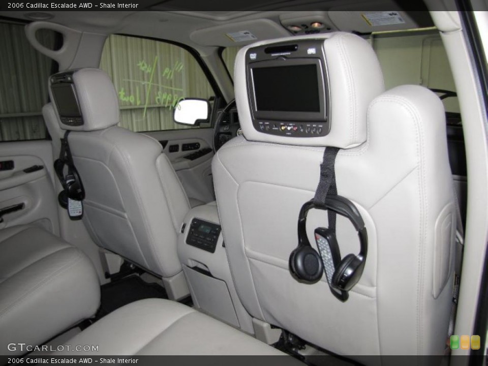 Shale Interior Photo for the 2006 Cadillac Escalade AWD #40346326