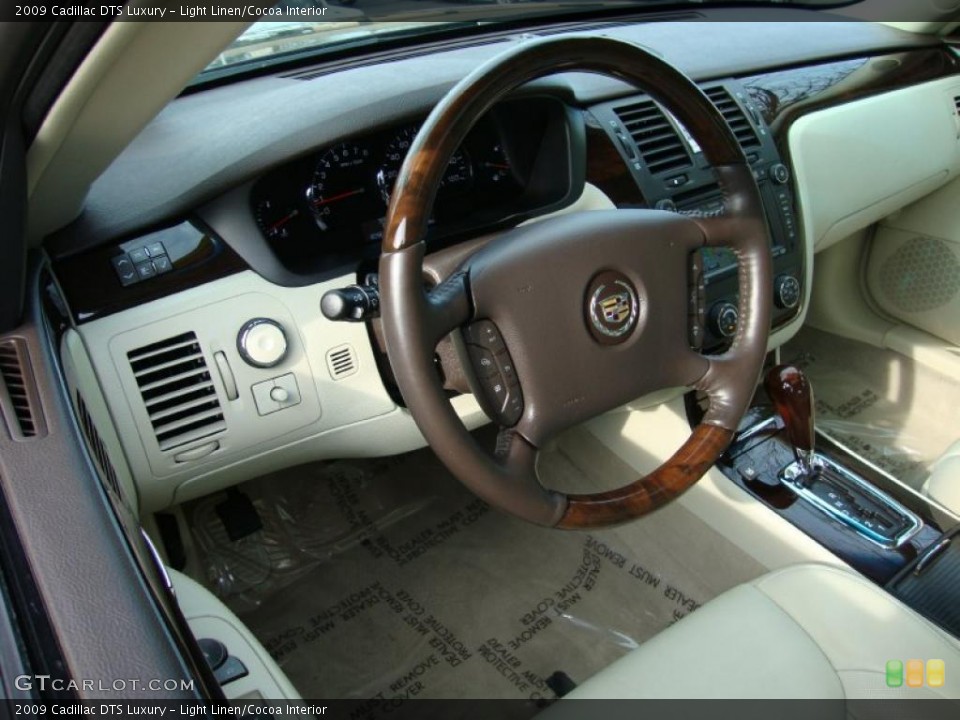Light Linen/Cocoa Interior Photo for the 2009 Cadillac DTS Luxury #40346674