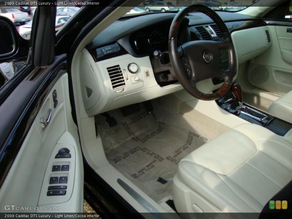 Light Linen/Cocoa Interior Photo for the 2009 Cadillac DTS Luxury #40346686