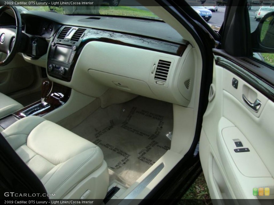 Light Linen/Cocoa Interior Photo for the 2009 Cadillac DTS Luxury #40346786