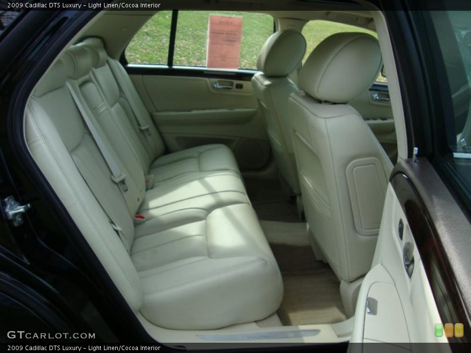 Light Linen/Cocoa Interior Photo for the 2009 Cadillac DTS Luxury #40346850