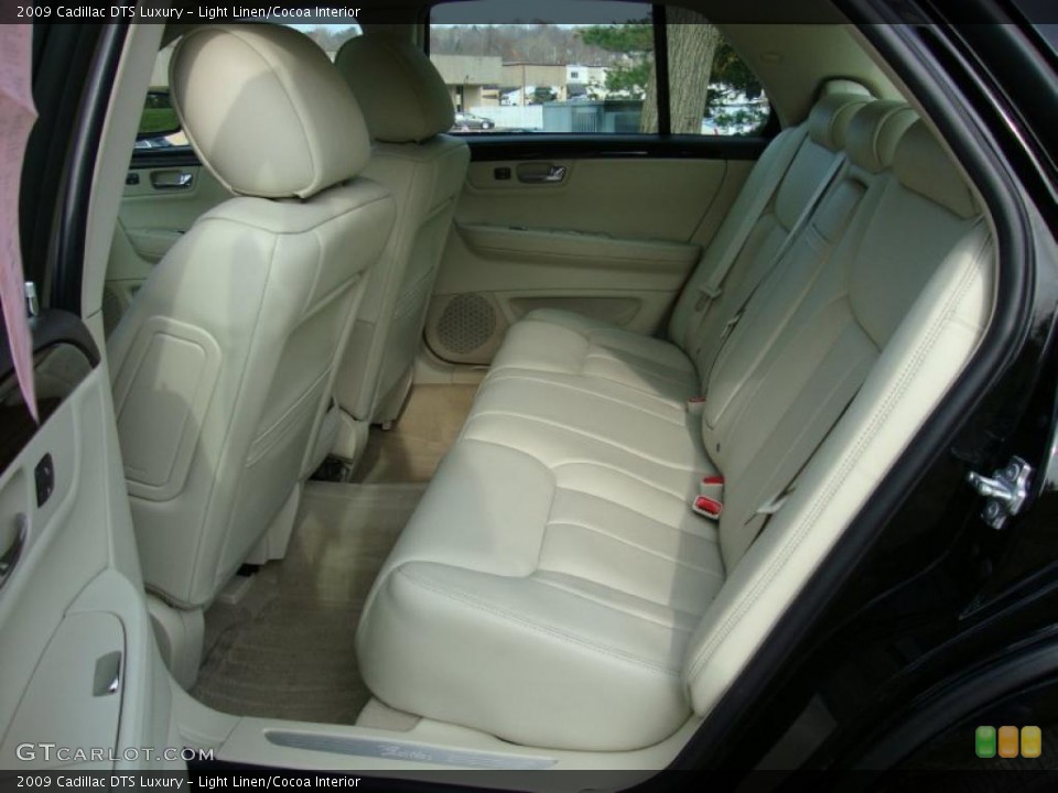 Light Linen/Cocoa Interior Photo for the 2009 Cadillac DTS Luxury #40346882