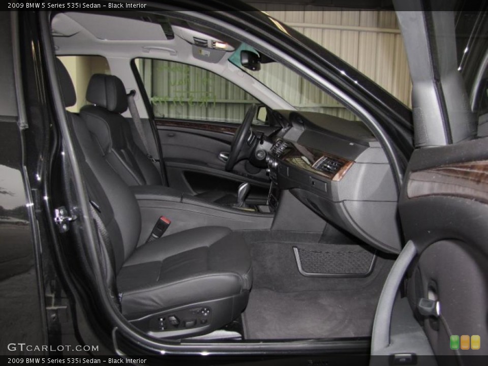 Black Interior Photo for the 2009 BMW 5 Series 535i Sedan #40347198