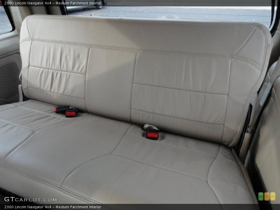 Medium Parchment Interior Photo for the 2000 Lincoln Navigator 4x4 #40350018