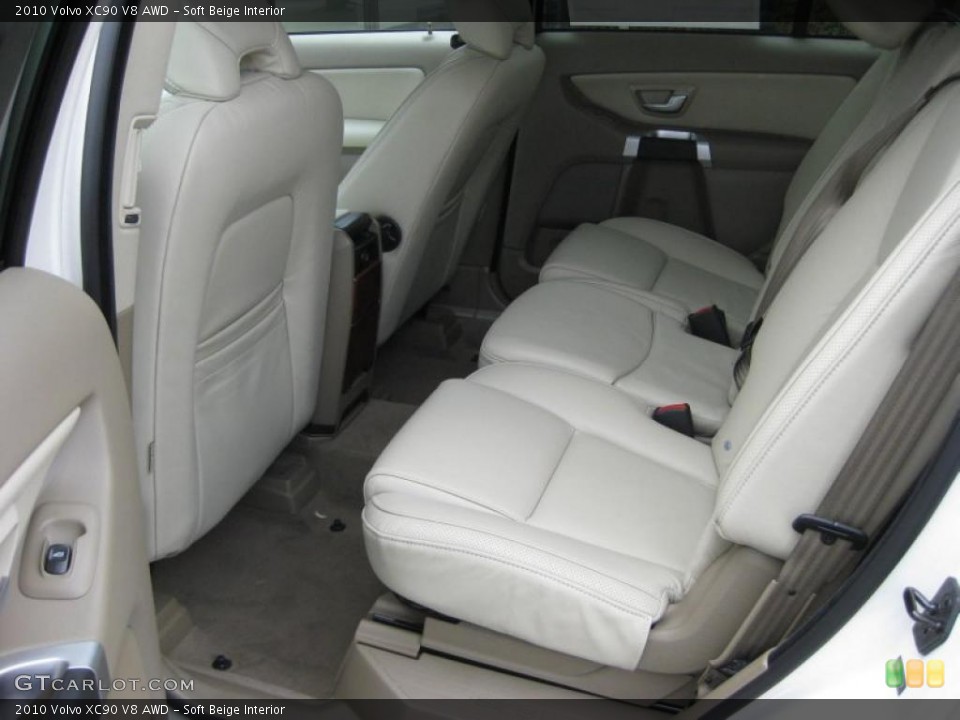 Soft Beige Interior Photo for the 2010 Volvo XC90 V8 AWD #40352350