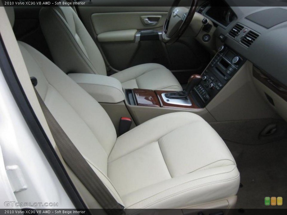 Soft Beige Interior Photo for the 2010 Volvo XC90 V8 AWD #40352370
