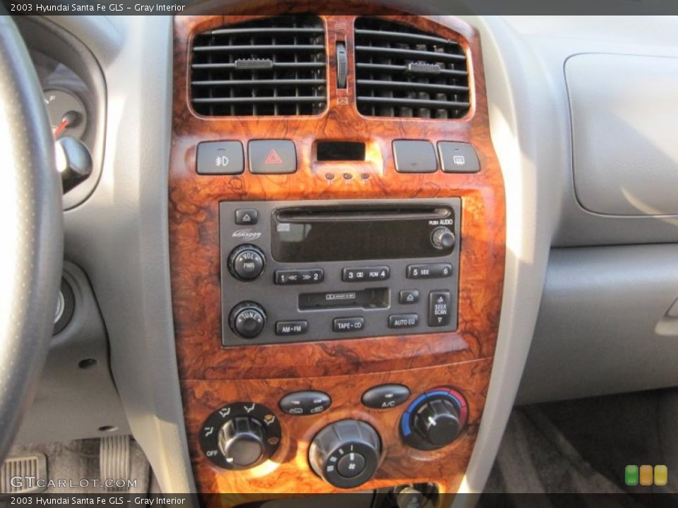 Gray Interior Controls for the 2003 Hyundai Santa Fe GLS #40362561