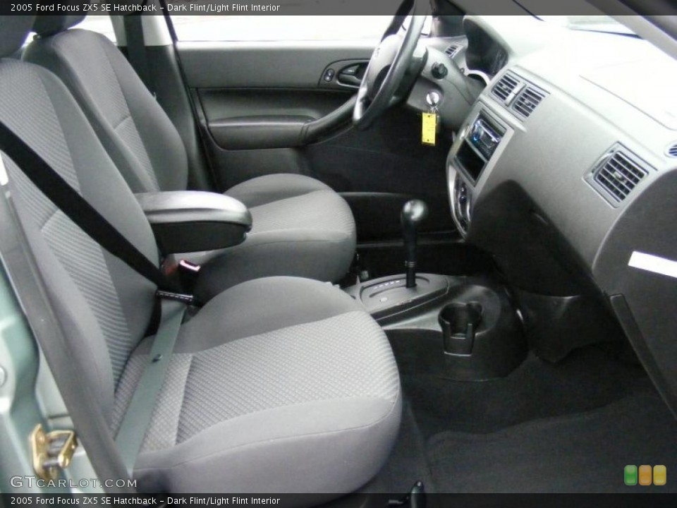 Dark Flint/Light Flint Interior Photo for the 2005 Ford Focus ZX5 SE Hatchback #40364349