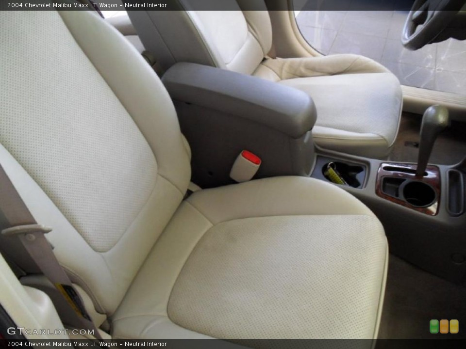 Neutral Interior Photo for the 2004 Chevrolet Malibu Maxx LT Wagon #40367501