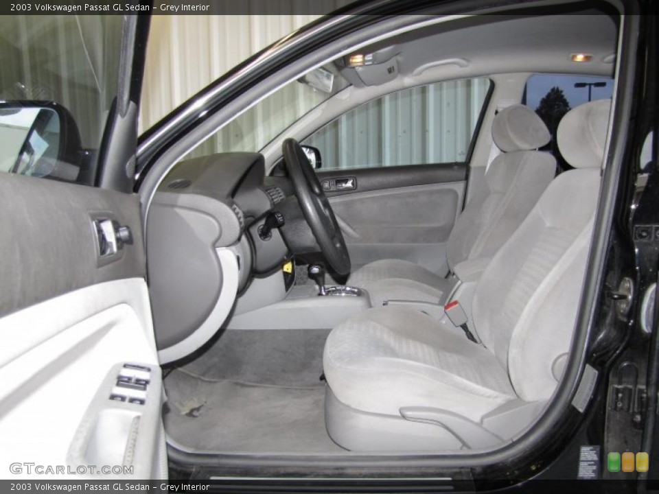 Grey Interior Photo for the 2003 Volkswagen Passat GL Sedan #40397745