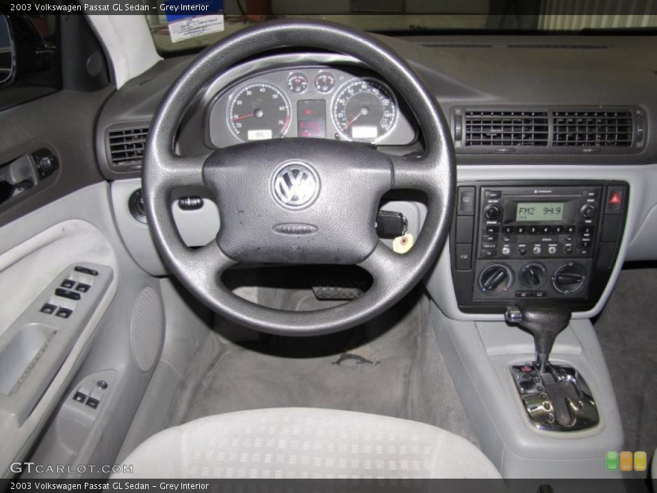 Grey Interior Controls for the 2003 Volkswagen Passat GL Sedan #40397841