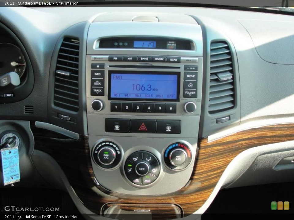 Gray Interior Controls for the 2011 Hyundai Santa Fe SE #40400861