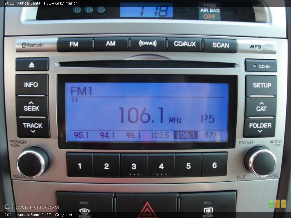 Gray Interior Controls for the 2011 Hyundai Santa Fe SE #40400889