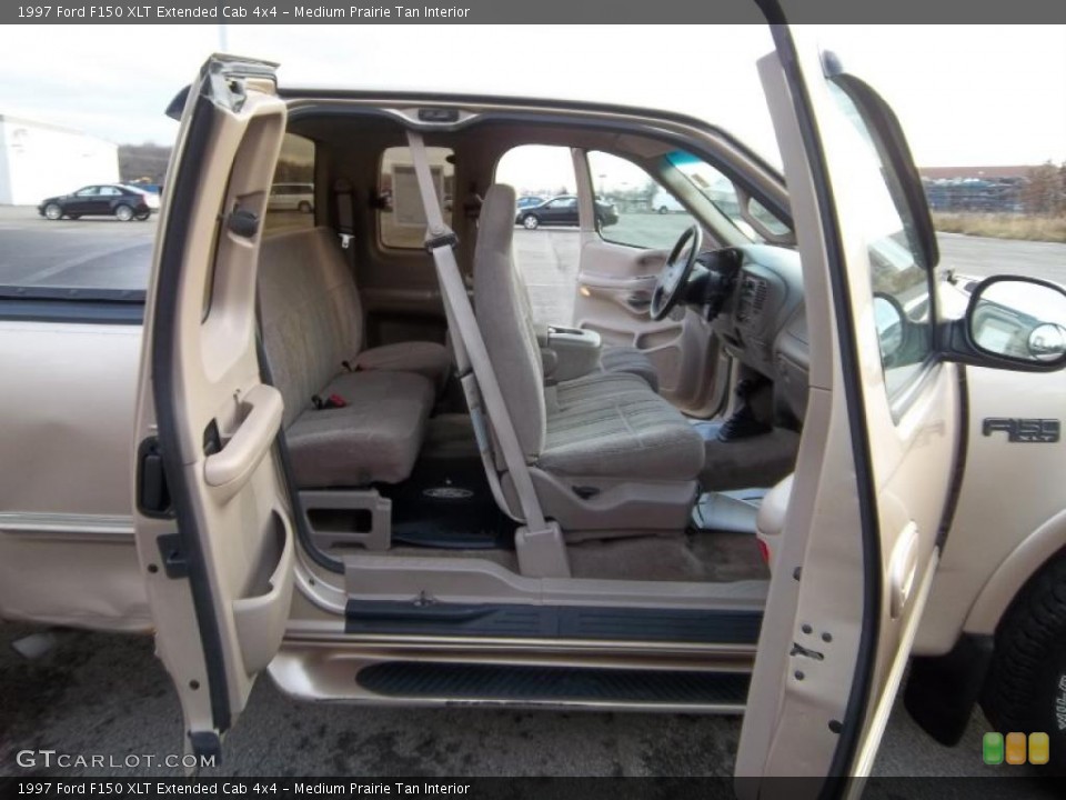 Medium Prairie Tan Interior Photo for the 1997 Ford F150 XLT Extended Cab 4x4 #40404285