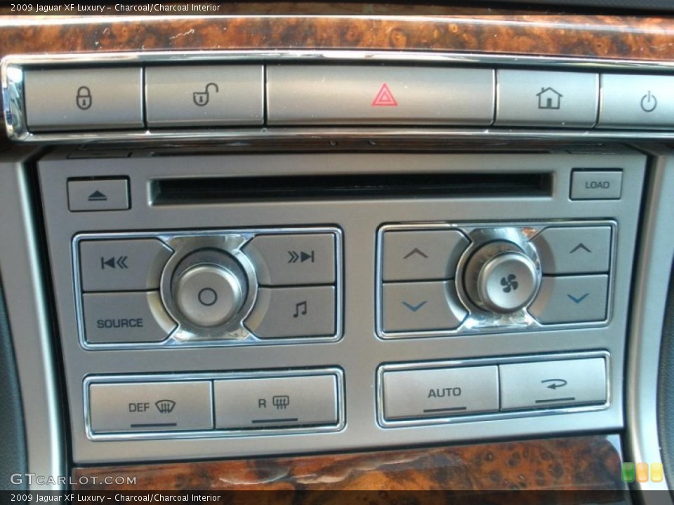 Charcoal/Charcoal Interior Controls for the 2009 Jaguar XF Luxury #40406277
