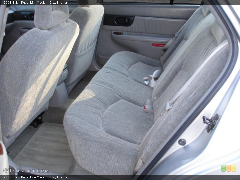 Medium Gray Interior Photo for the 2003 Buick Regal LS #40426820