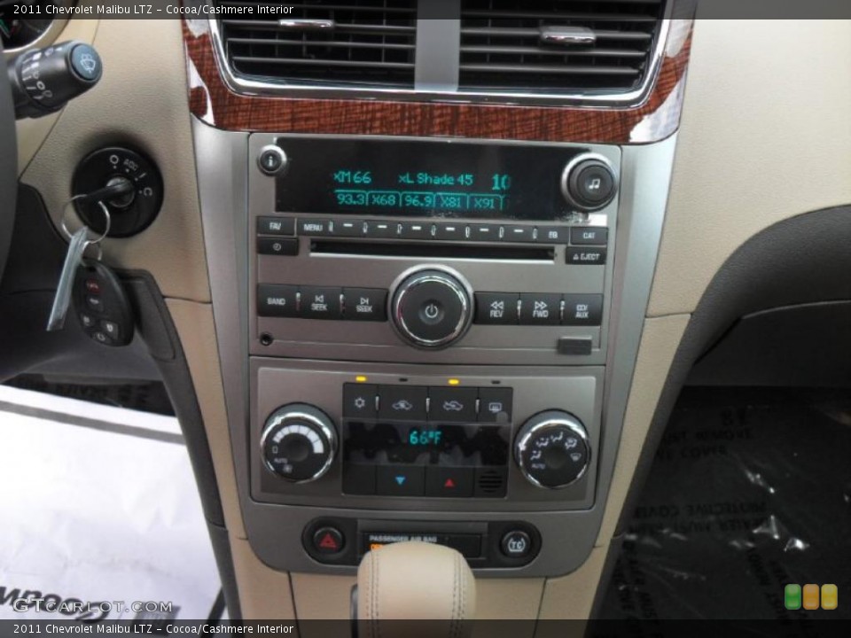 Cocoa/Cashmere Interior Controls for the 2011 Chevrolet Malibu LTZ #40429024
