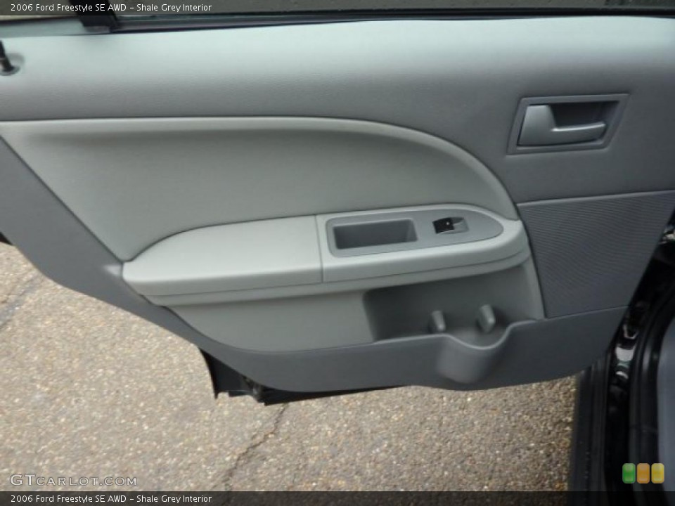 Shale Grey Interior Door Panel for the 2006 Ford Freestyle SE AWD #40433148