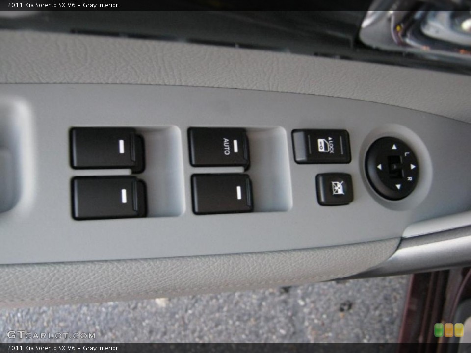 Gray Interior Controls for the 2011 Kia Sorento SX V6 #40443229