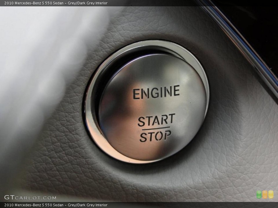 Grey/Dark Grey Interior Controls for the 2010 Mercedes-Benz S 550 Sedan #40471059