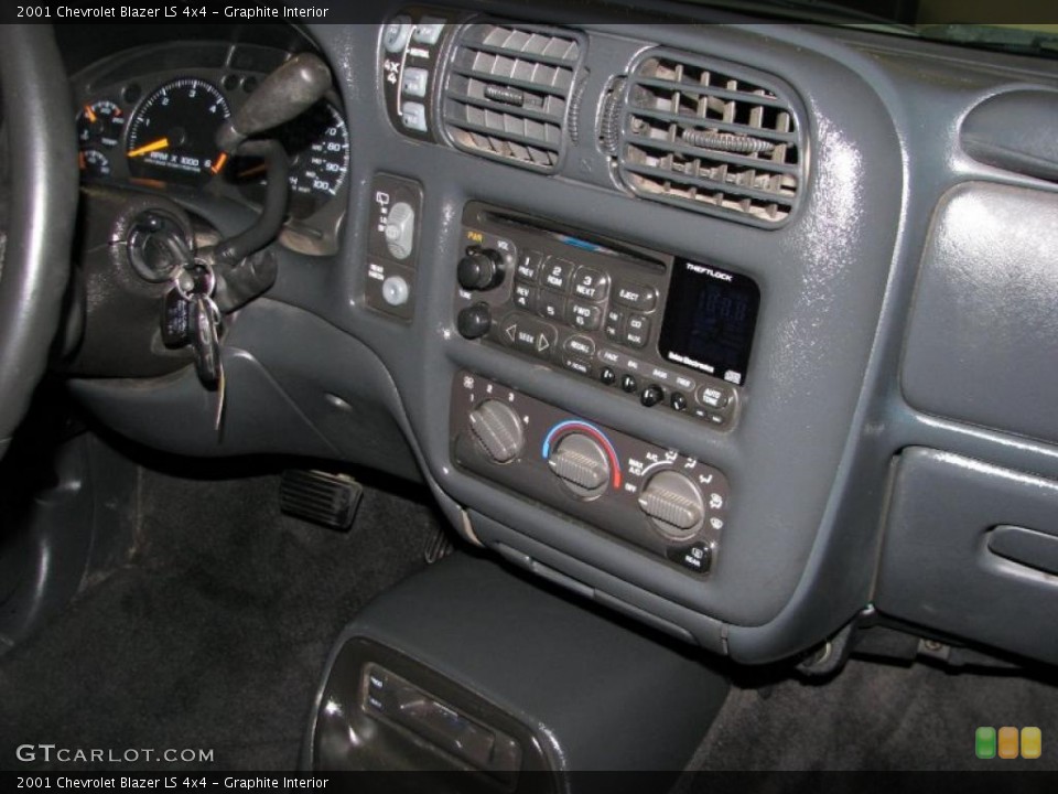 Graphite Interior Controls for the 2001 Chevrolet Blazer LS 4x4 #40485554