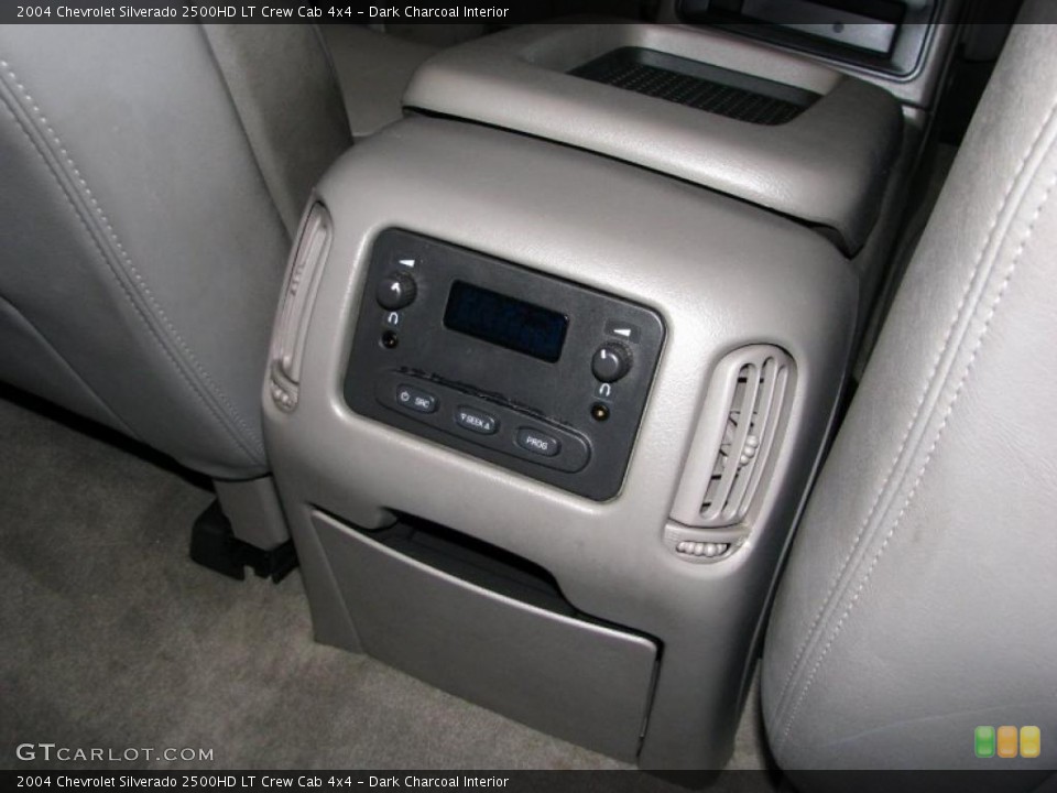 Dark Charcoal Interior Controls for the 2004 Chevrolet Silverado 2500HD LT Crew Cab 4x4 #40486062