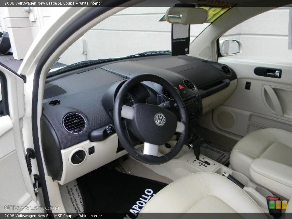 White Interior Photo for the 2008 Volkswagen New Beetle SE Coupe #40489026