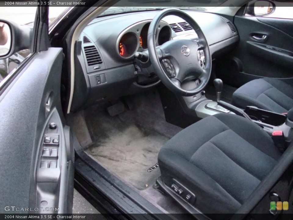 Charcoal Interior Photo for the 2004 Nissan Altima 3.5 SE #40495330