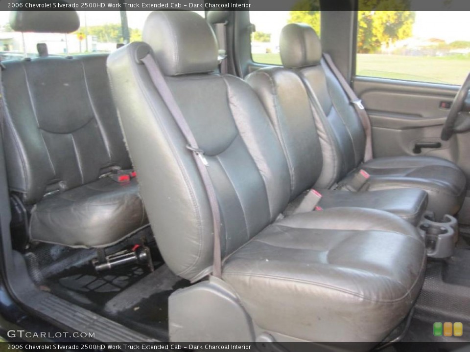Dark Charcoal Interior Photo for the 2006 Chevrolet Silverado 2500HD Work Truck Extended Cab #40496094